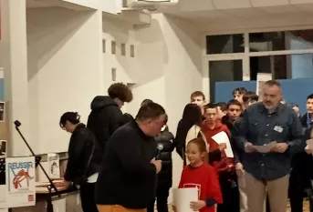 Remise des diplômes aux jeunes pour leurs réussites de l'année