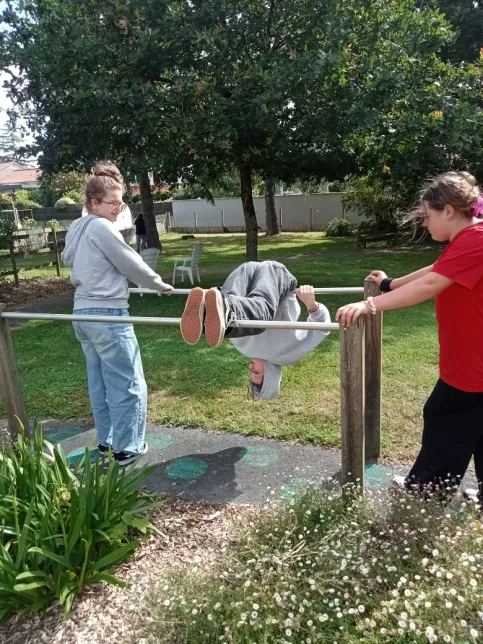Jeux dans le parc de l'EHPAD