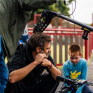 Jeunes avec le vidéaste pour la semaine de la réussite