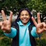 Une élève heureuse au collège Saint Louis